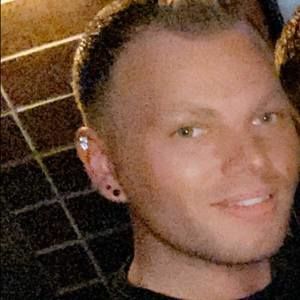 Meet your Posher, Dustin